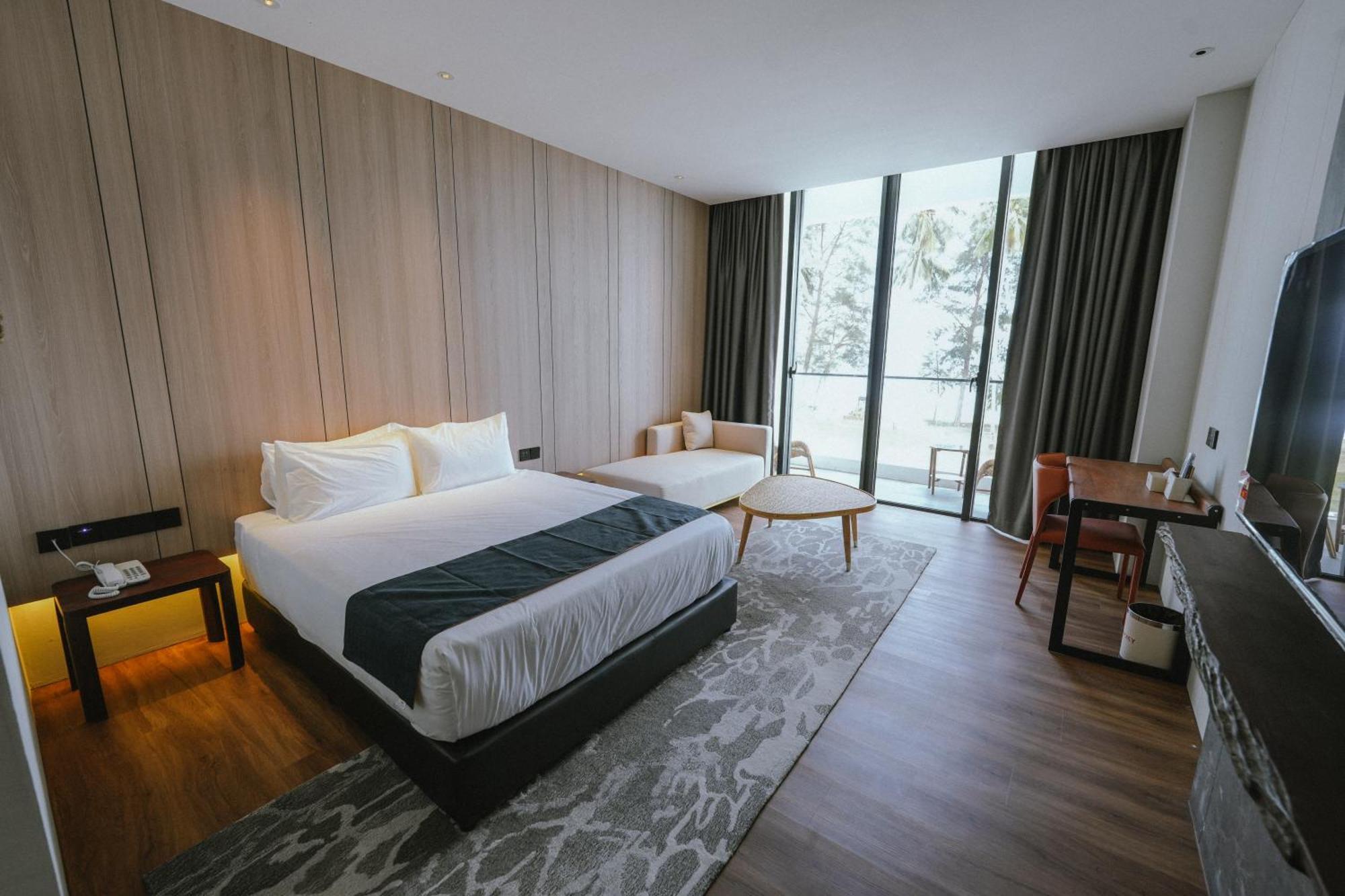 Roxy Beach Resort Sematan Dış mekan fotoğraf