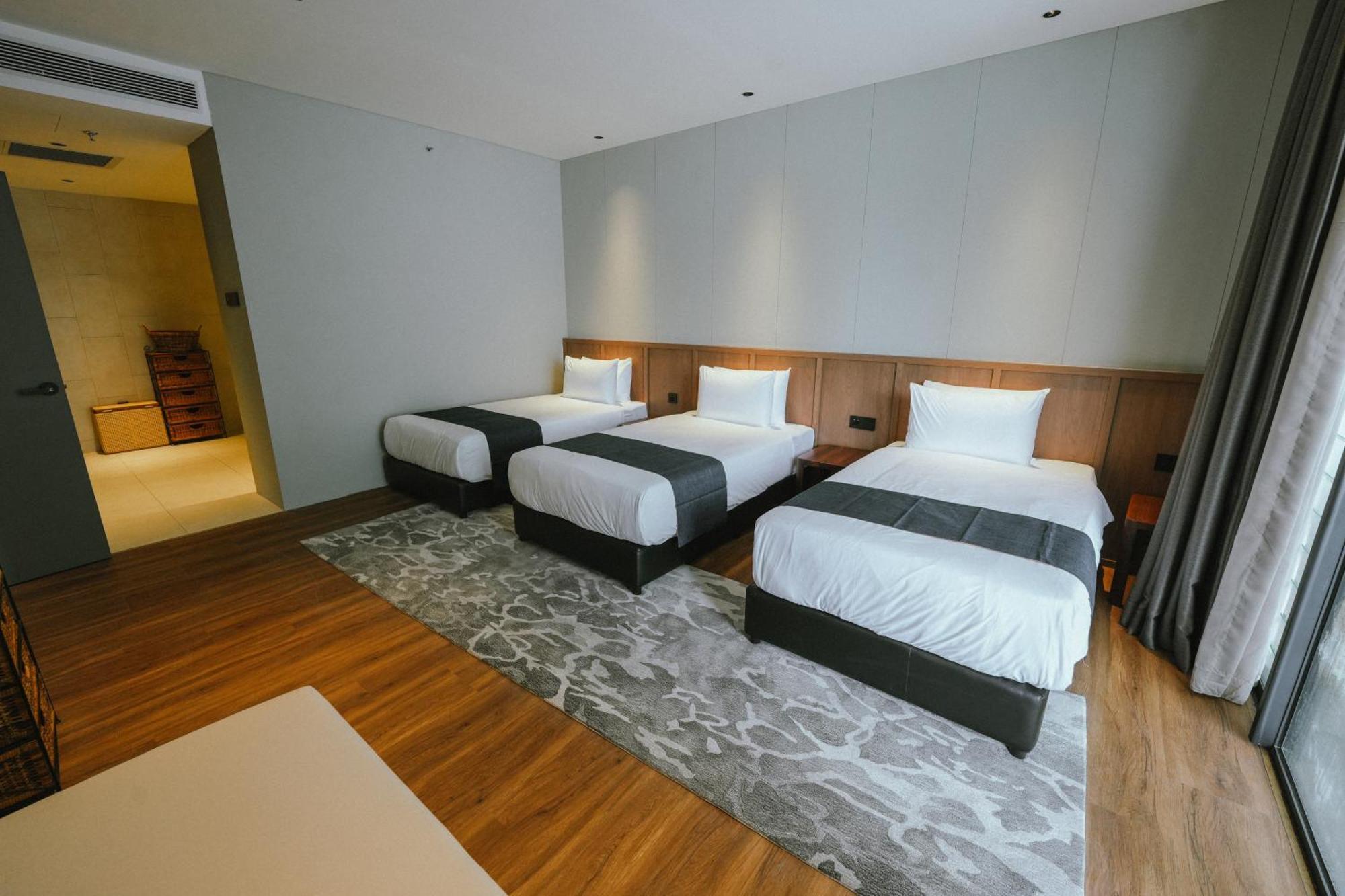 Roxy Beach Resort Sematan Dış mekan fotoğraf