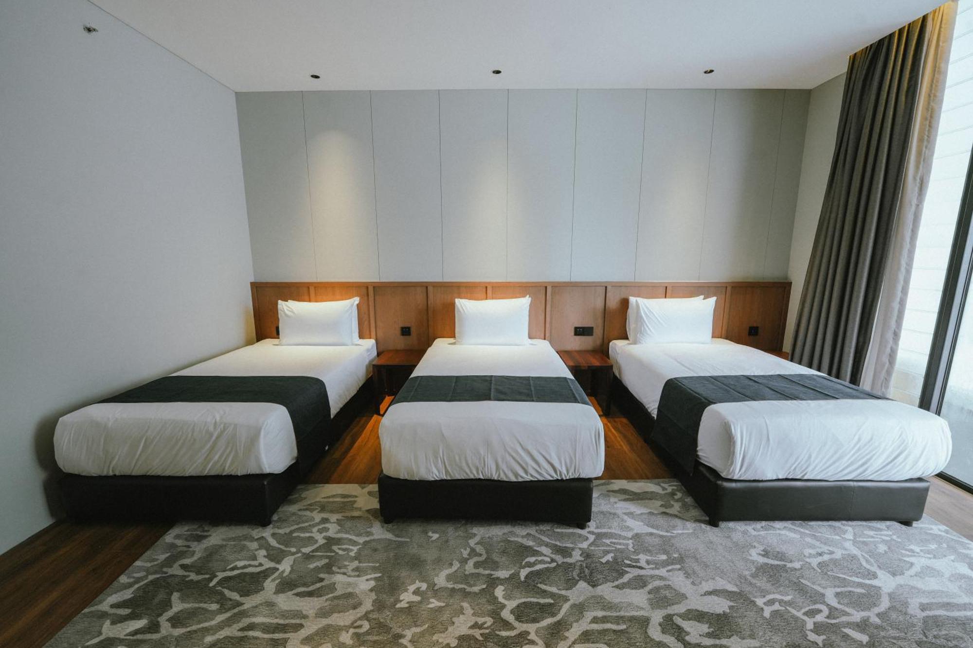 Roxy Beach Resort Sematan Dış mekan fotoğraf