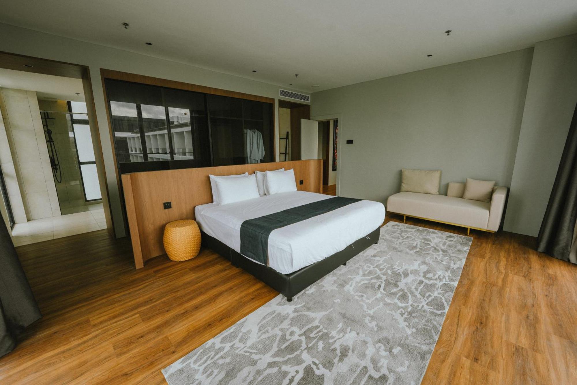 Roxy Beach Resort Sematan Dış mekan fotoğraf