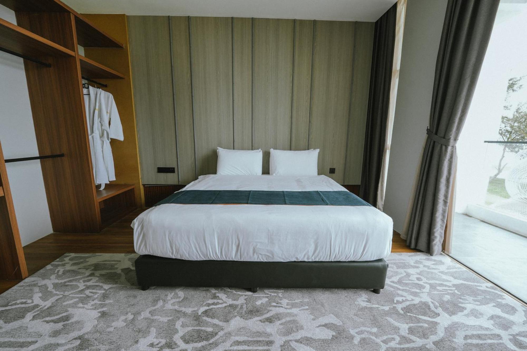 Roxy Beach Resort Sematan Dış mekan fotoğraf