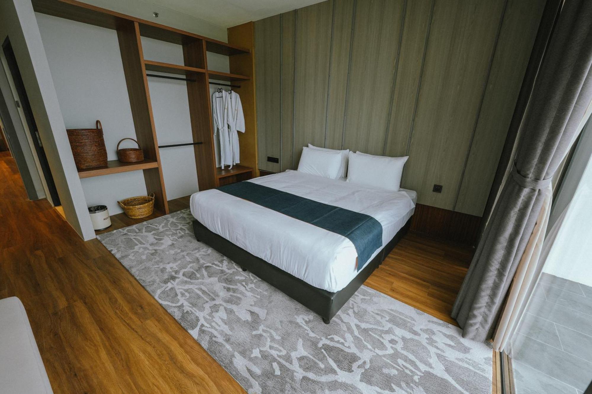 Roxy Beach Resort Sematan Dış mekan fotoğraf