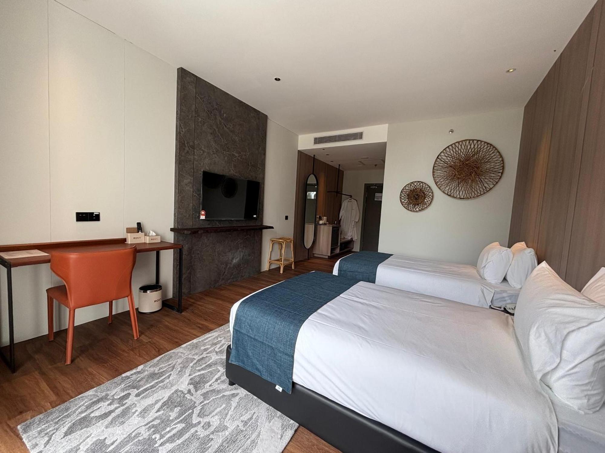 Roxy Beach Resort Sematan Dış mekan fotoğraf