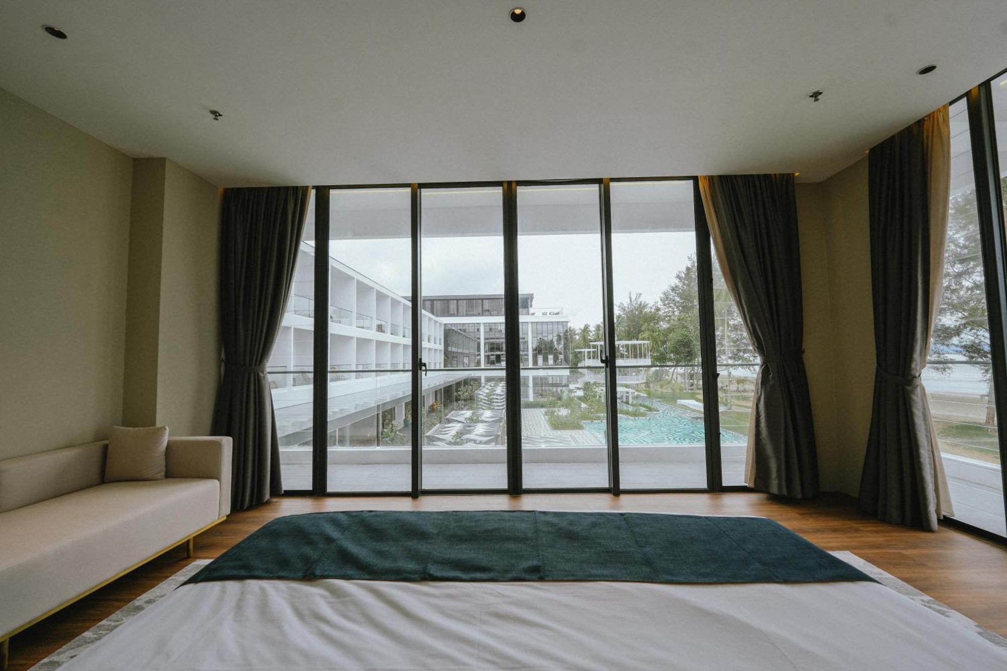 Roxy Beach Resort Sematan Dış mekan fotoğraf