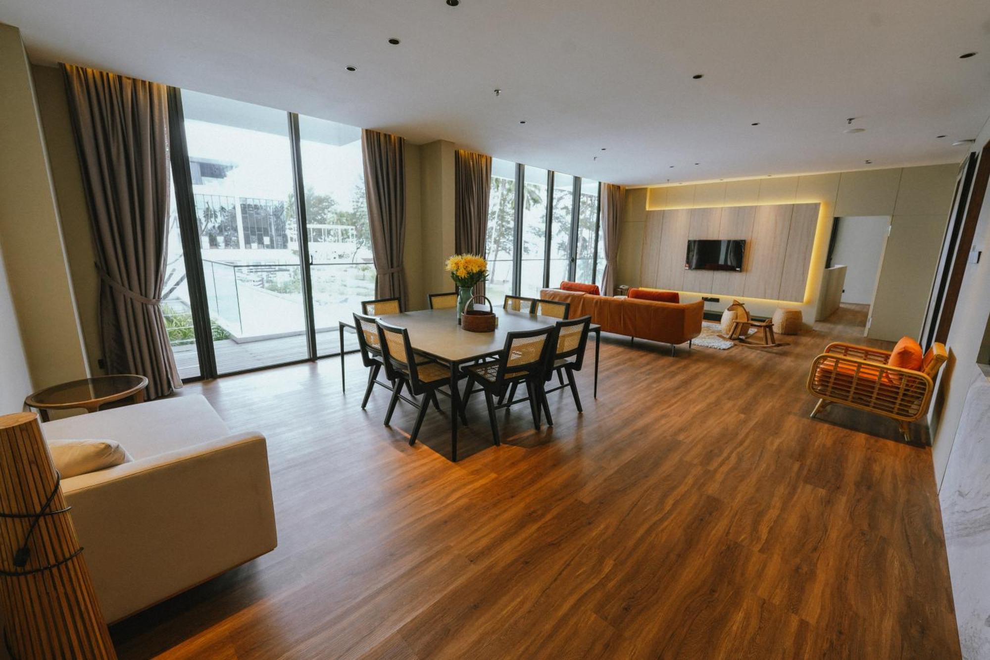 Roxy Beach Resort Sematan Dış mekan fotoğraf