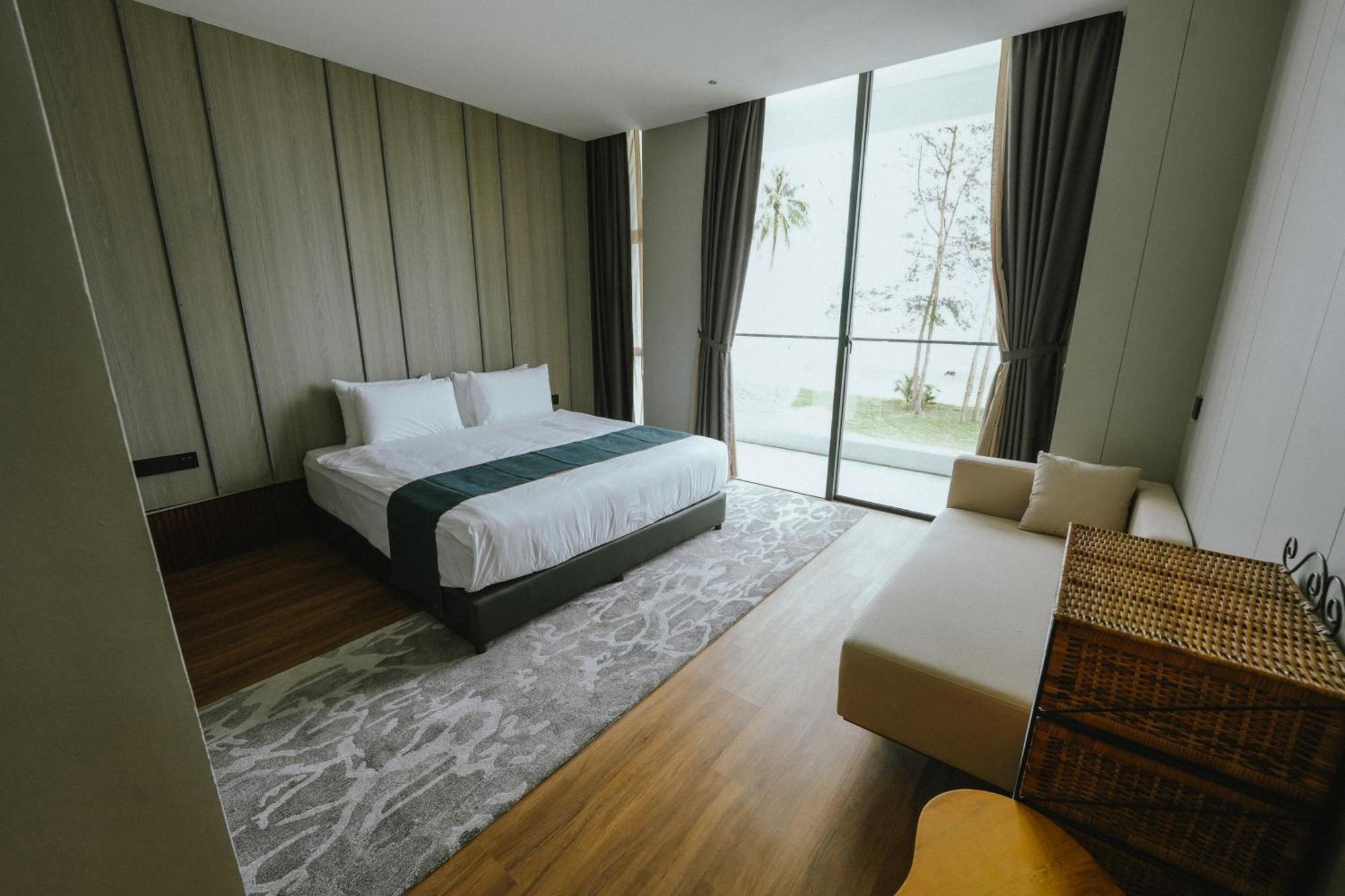 Roxy Beach Resort Sematan Dış mekan fotoğraf