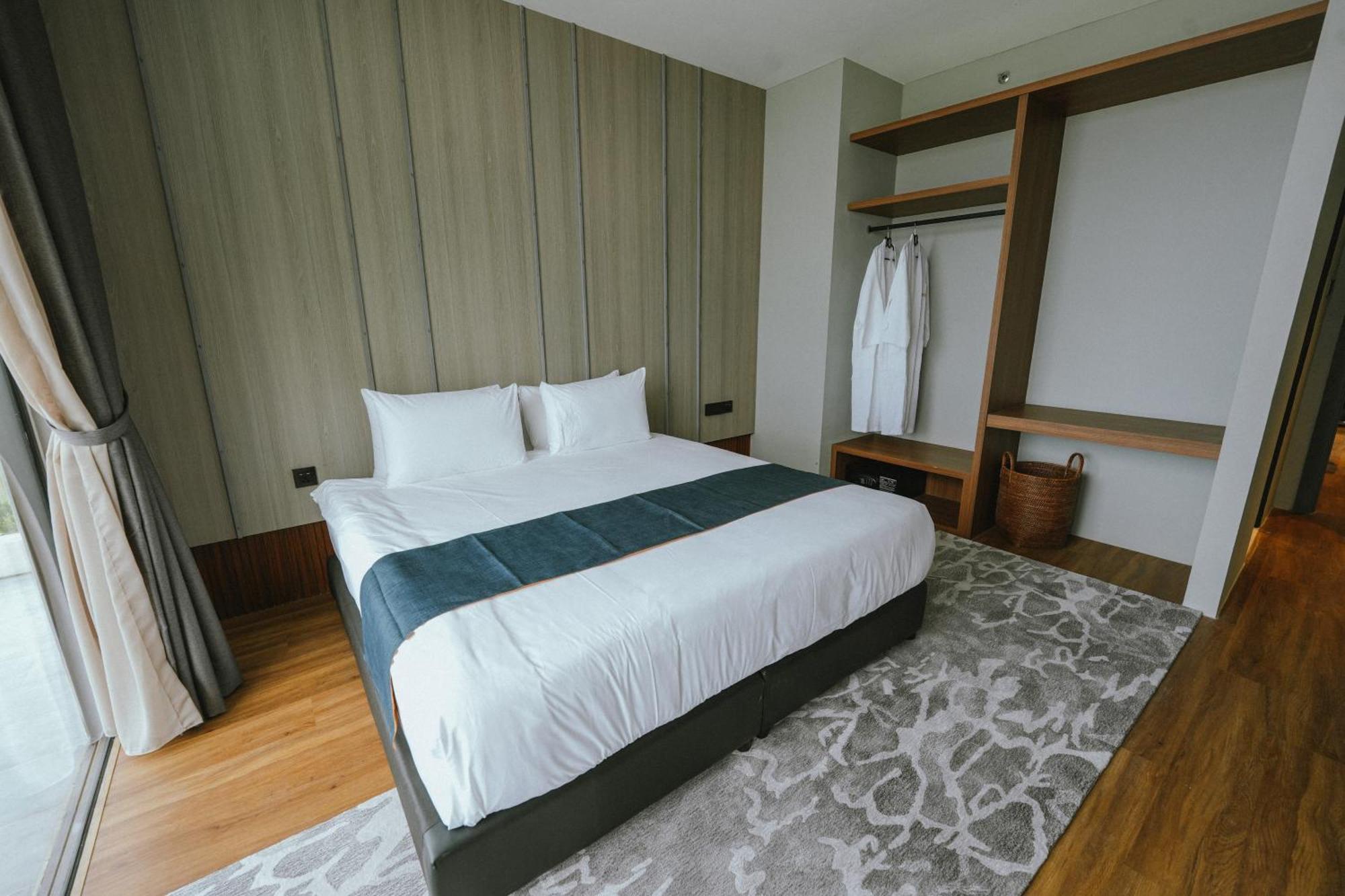 Roxy Beach Resort Sematan Dış mekan fotoğraf