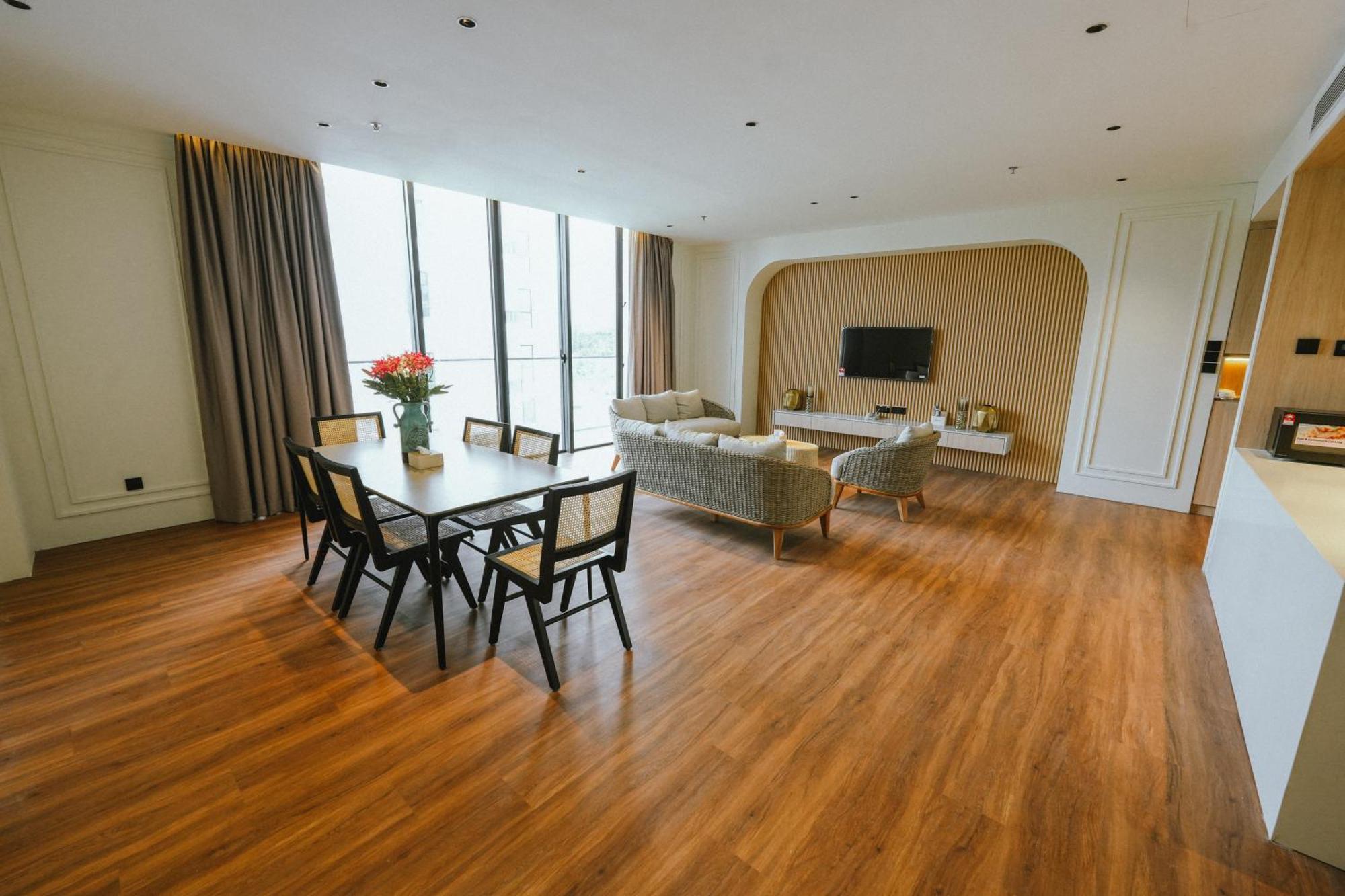 Roxy Beach Resort Sematan Dış mekan fotoğraf