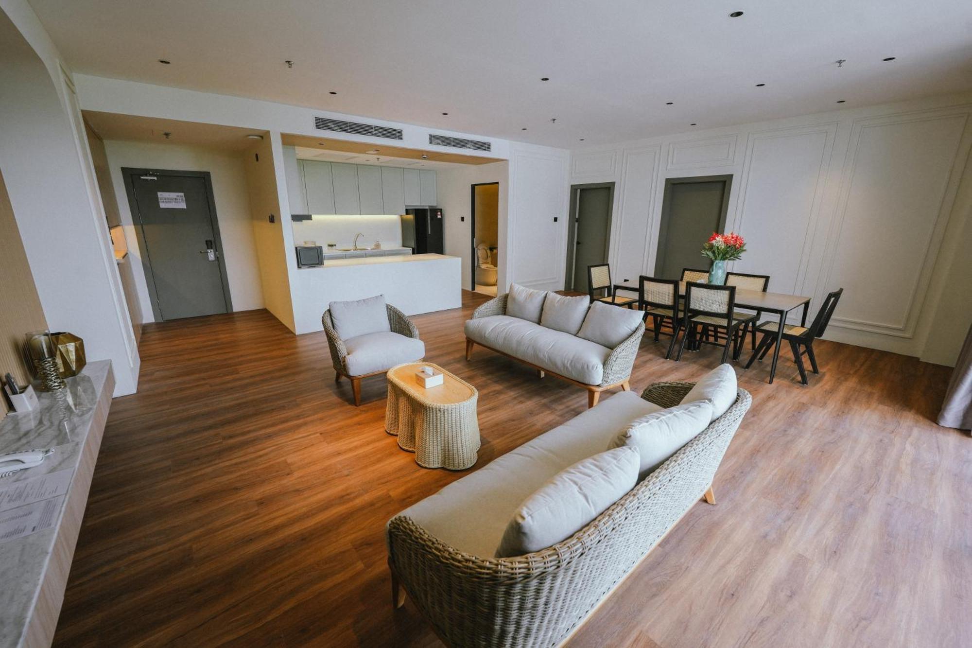 Roxy Beach Resort Sematan Dış mekan fotoğraf