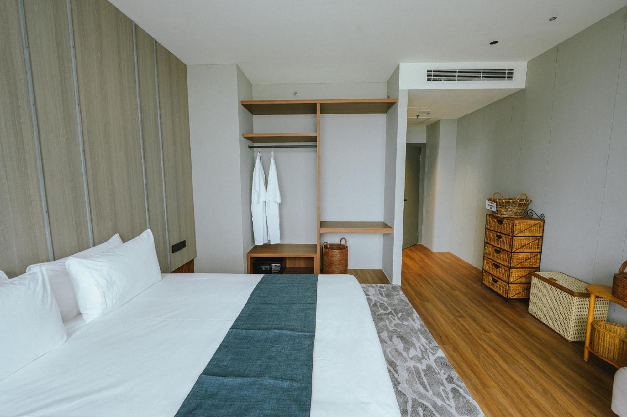 Roxy Beach Resort Sematan Dış mekan fotoğraf