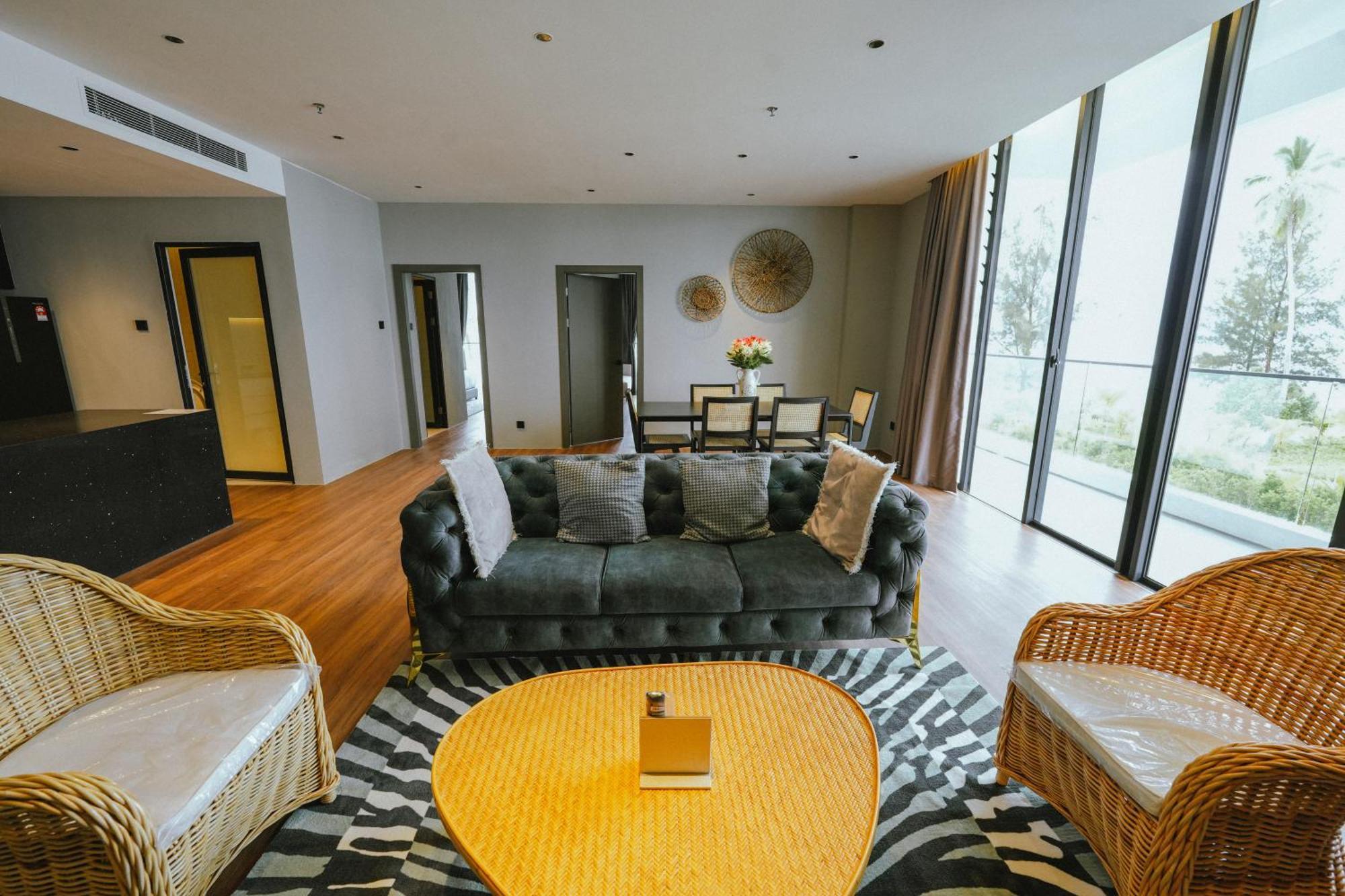 Roxy Beach Resort Sematan Dış mekan fotoğraf
