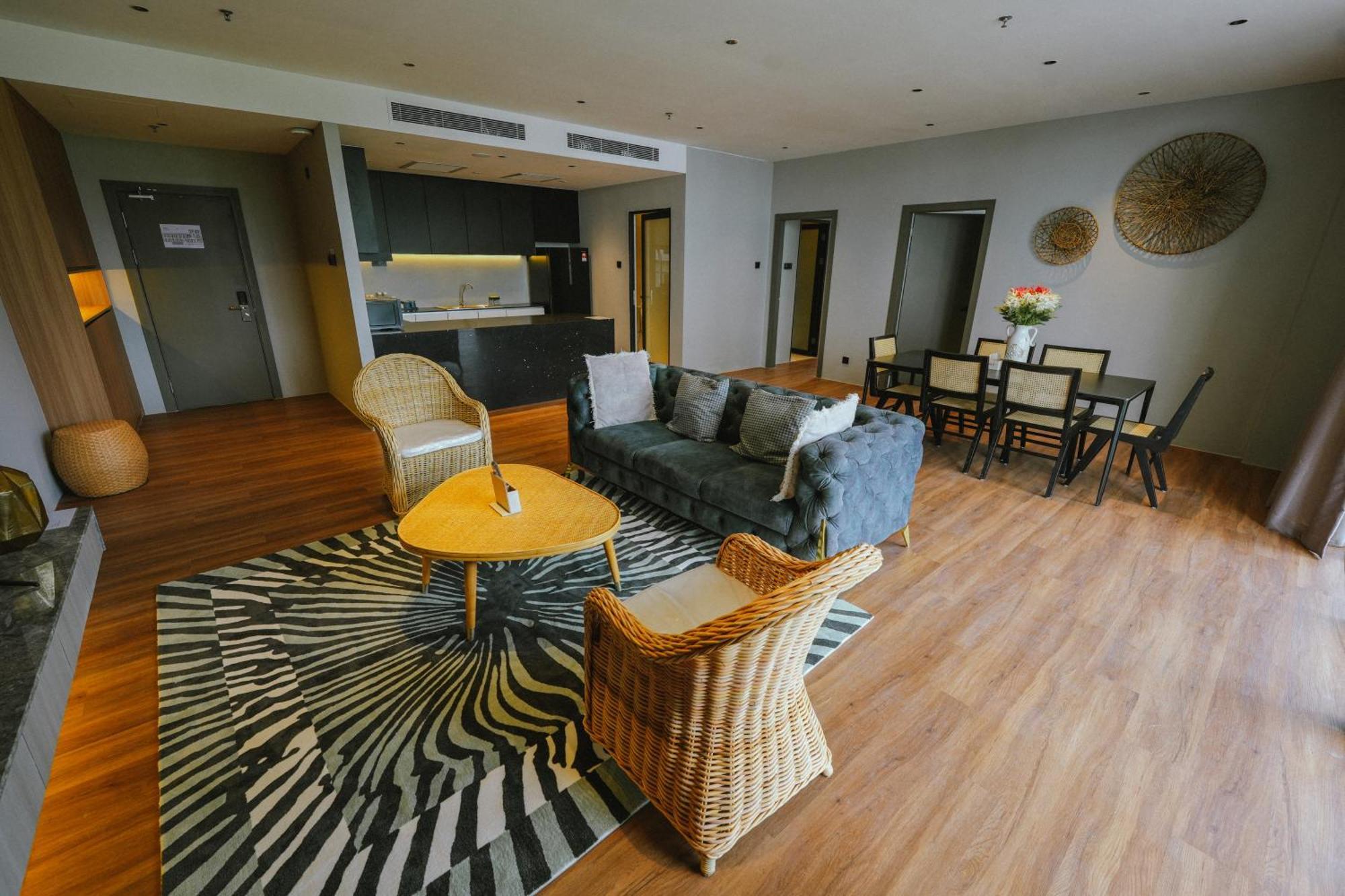 Roxy Beach Resort Sematan Dış mekan fotoğraf