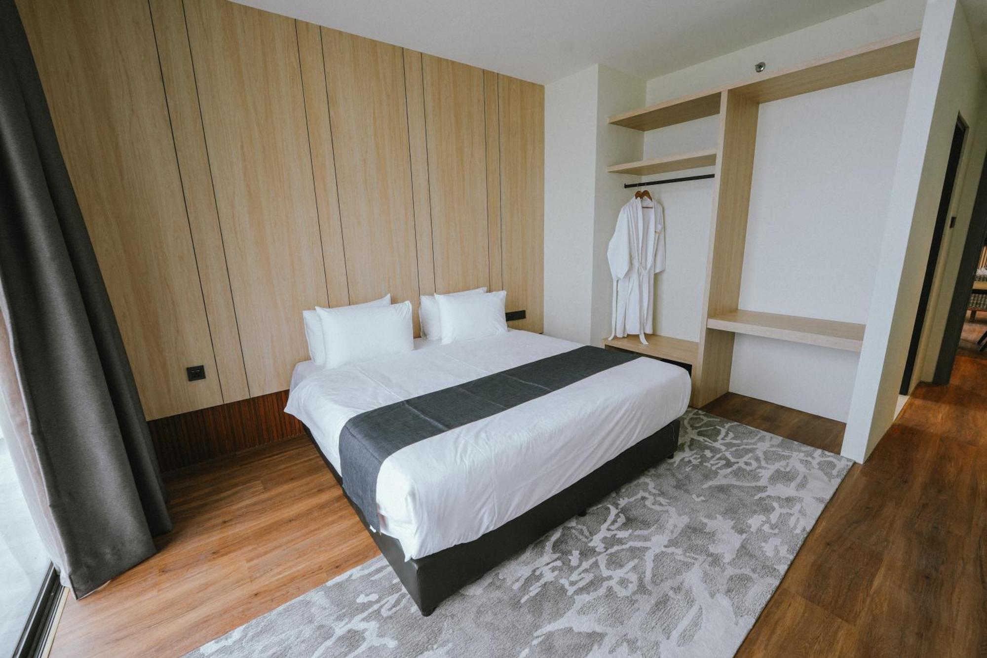 Roxy Beach Resort Sematan Dış mekan fotoğraf