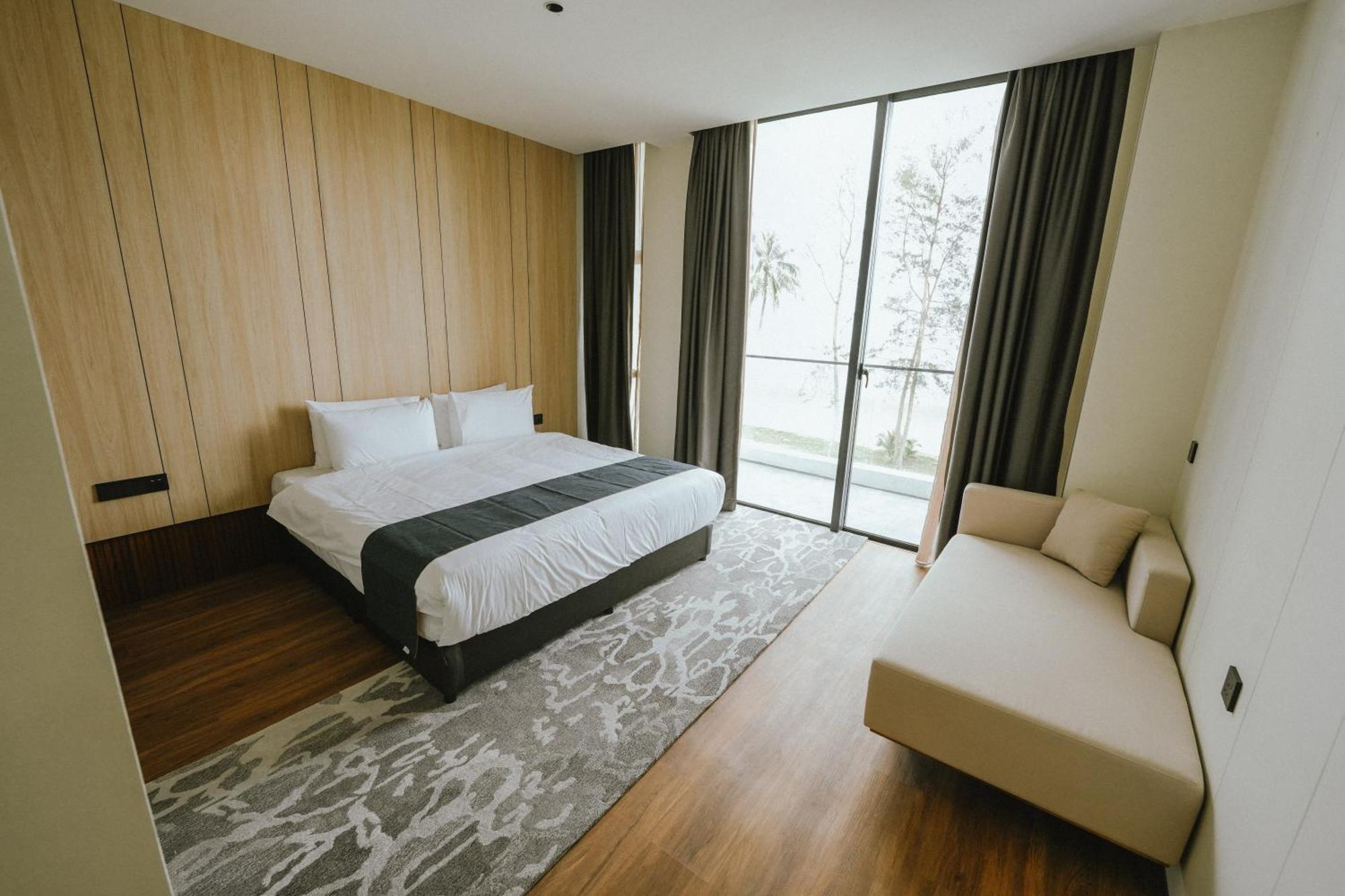 Roxy Beach Resort Sematan Dış mekan fotoğraf