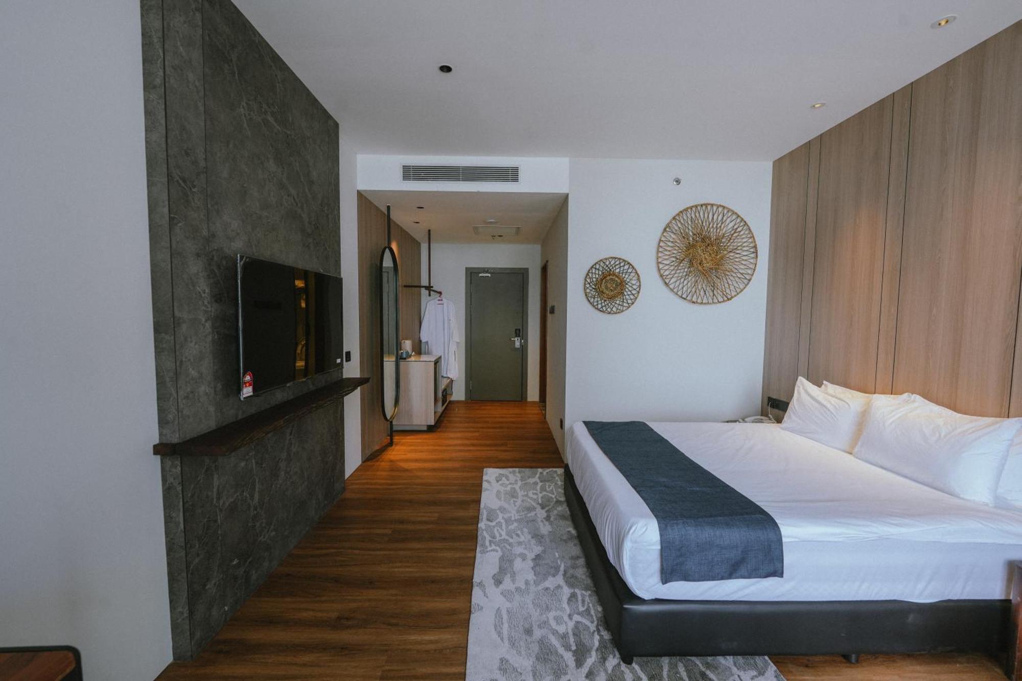 Roxy Beach Resort Sematan Dış mekan fotoğraf