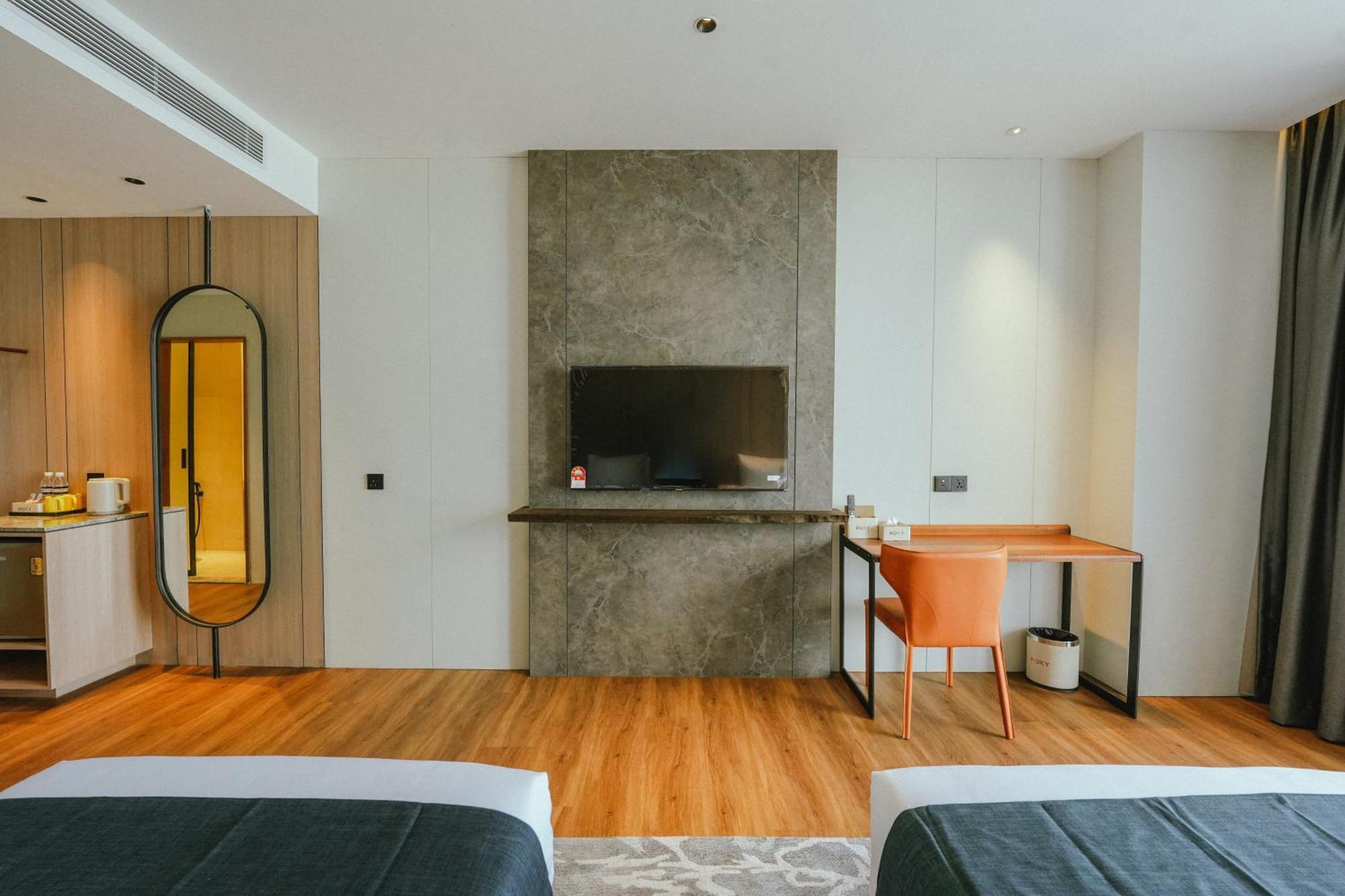Roxy Beach Resort Sematan Dış mekan fotoğraf
