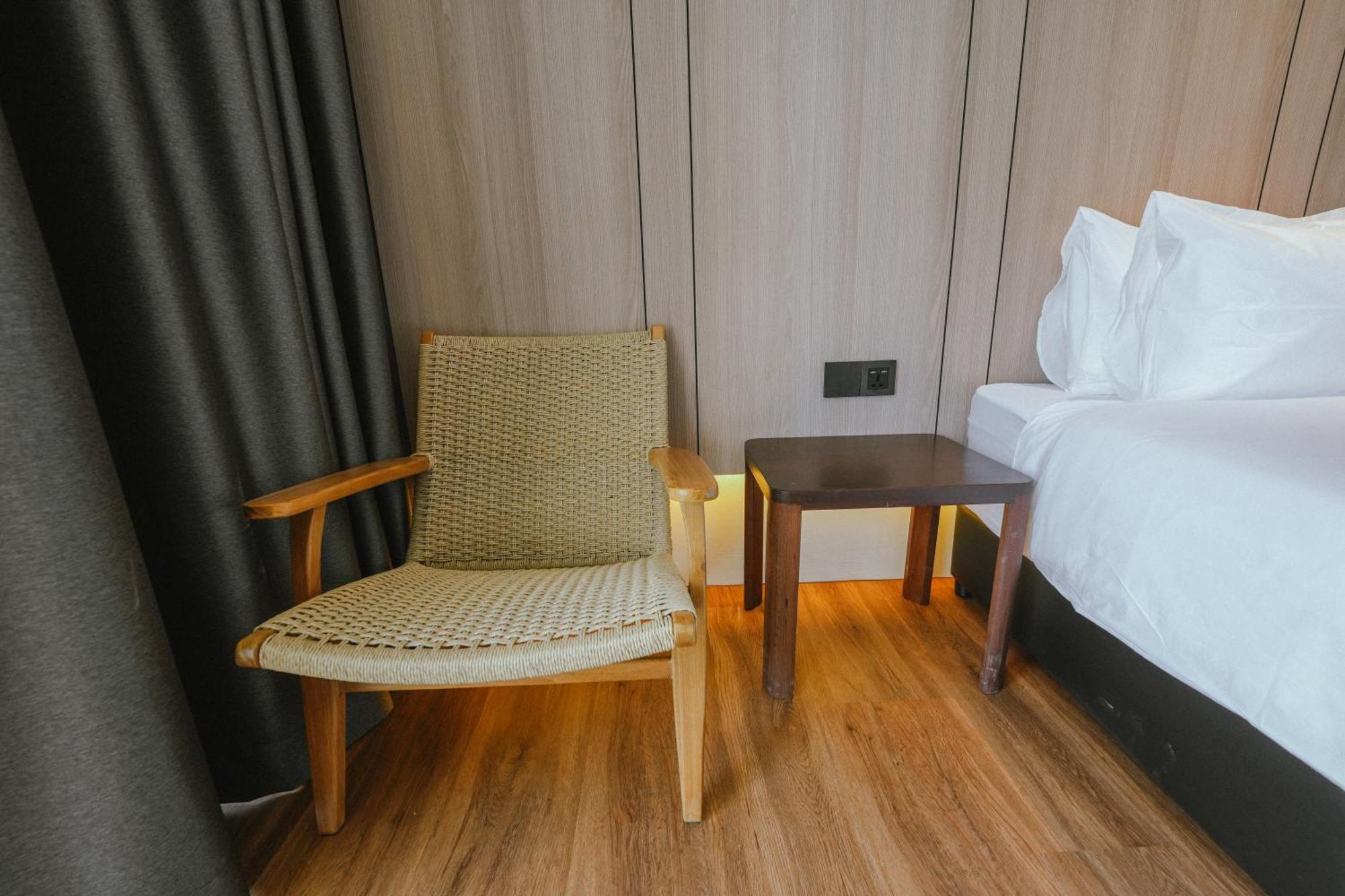Roxy Beach Resort Sematan Dış mekan fotoğraf
